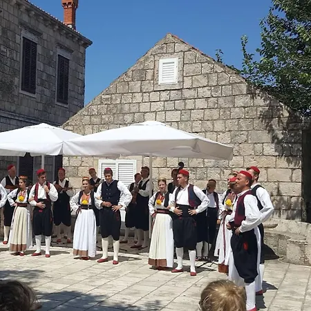 Oliva - Two Bedroom With Terrace And Swimming Pool *