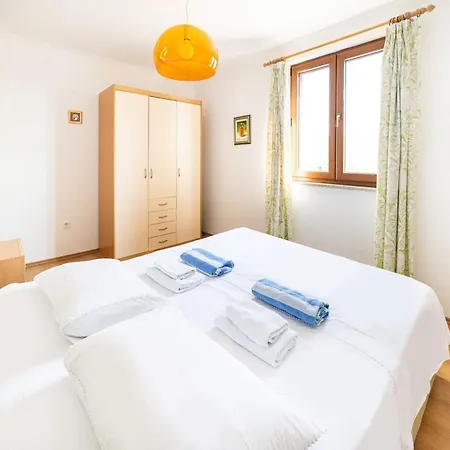 Oliva - Two Bedroom With Terrace And Swimming Pool Willa