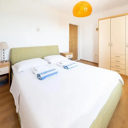 Oliva - Two Bedroom With Terrace And Swimming Pool Willa Gruda