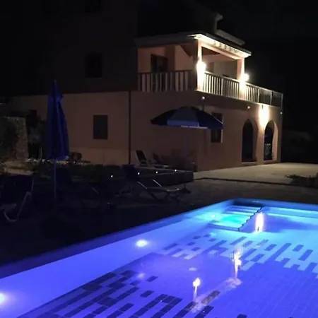 Oliva - Two Bedroom With Terrace And Swimming Pool Willa Gruda