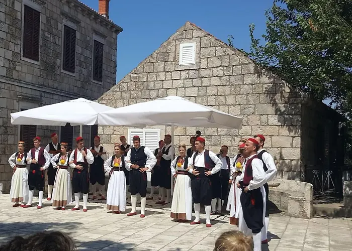 Oliva - Two Bedroom With Terrace And Swimming Pool *