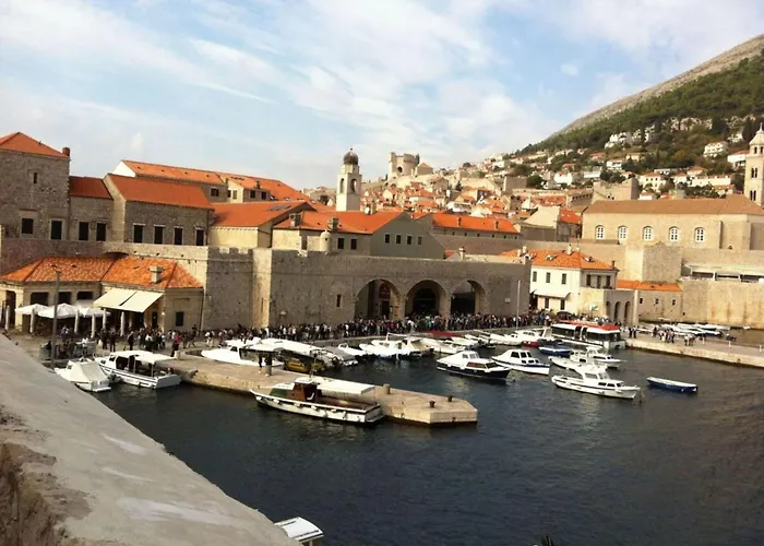 Oliva - Two Bedroom With Terrace And Swimming Pool فيلة *