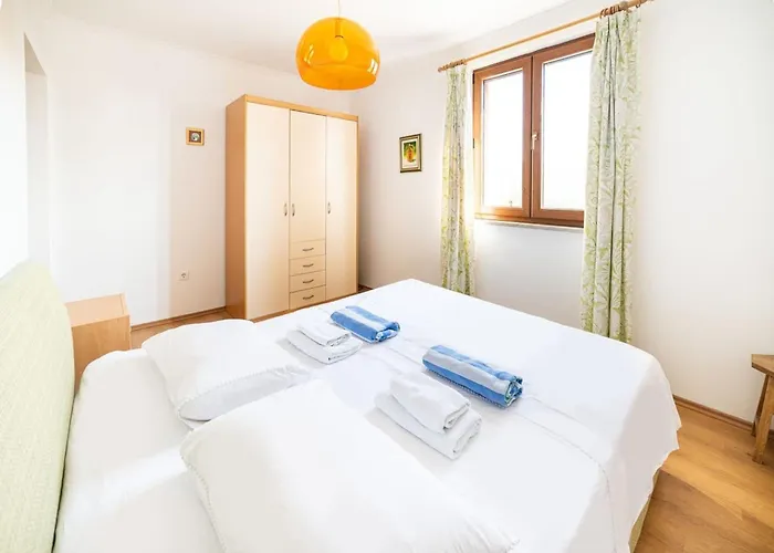 Oliva - Two Bedroom With Terrace And Swimming Pool فيلة