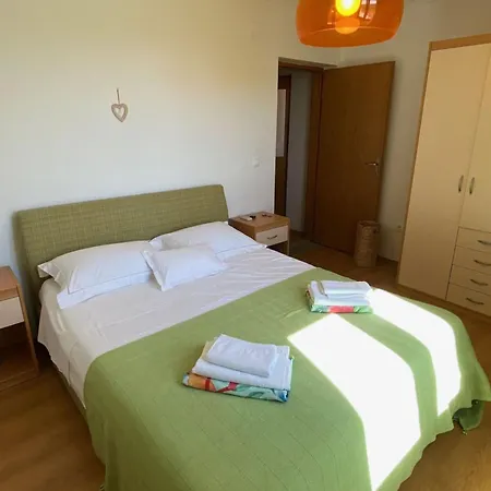 Villa Oliva - Two Bedroom With Terrace And Swimming Pool